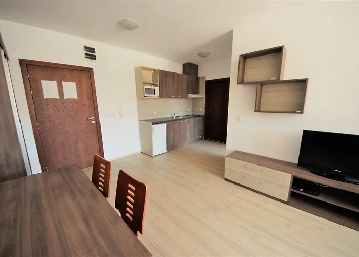 Menada Zornitsa ساني بيتش