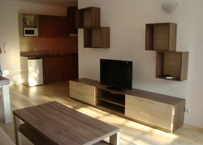 Menada Zornitsa ساني بيتش